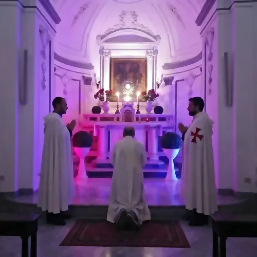 Adorazione eucaristica nella cappella